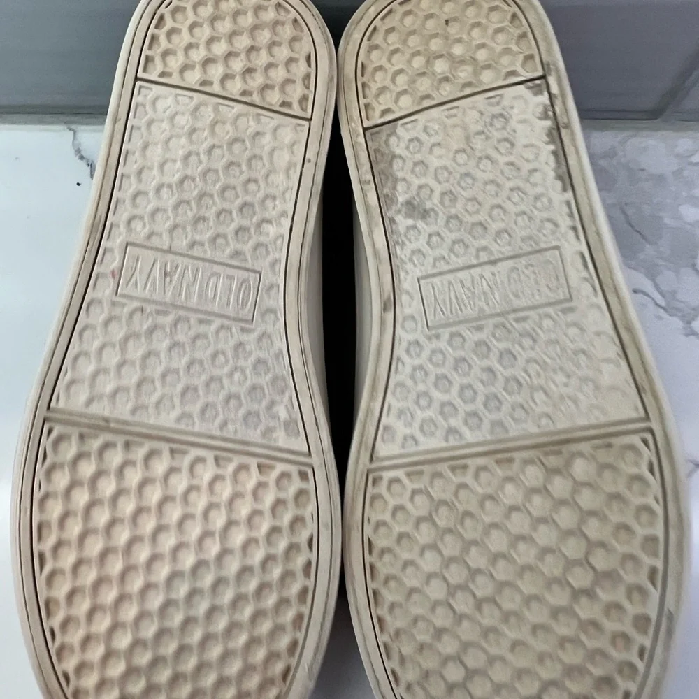 Old Navy Boys Slip On Elastic Lace Shoes size 4 Cognac